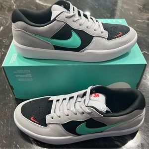 BRAND NEW Nike SB Suede Size 11 Mens